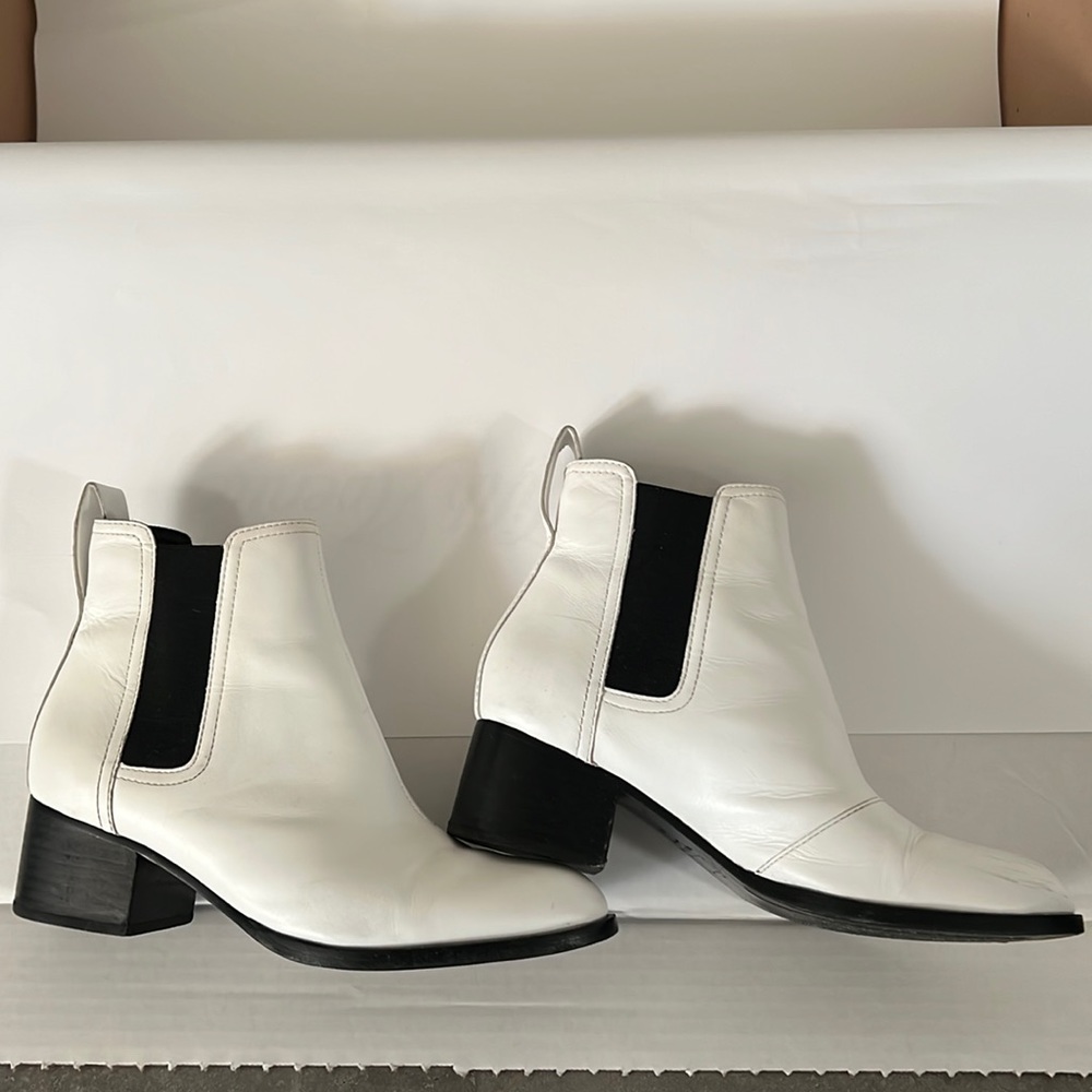 Rag and bone white leather Chelsea boots size 6.5